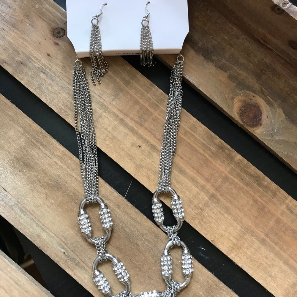 NWT! Statement necklace and earring set